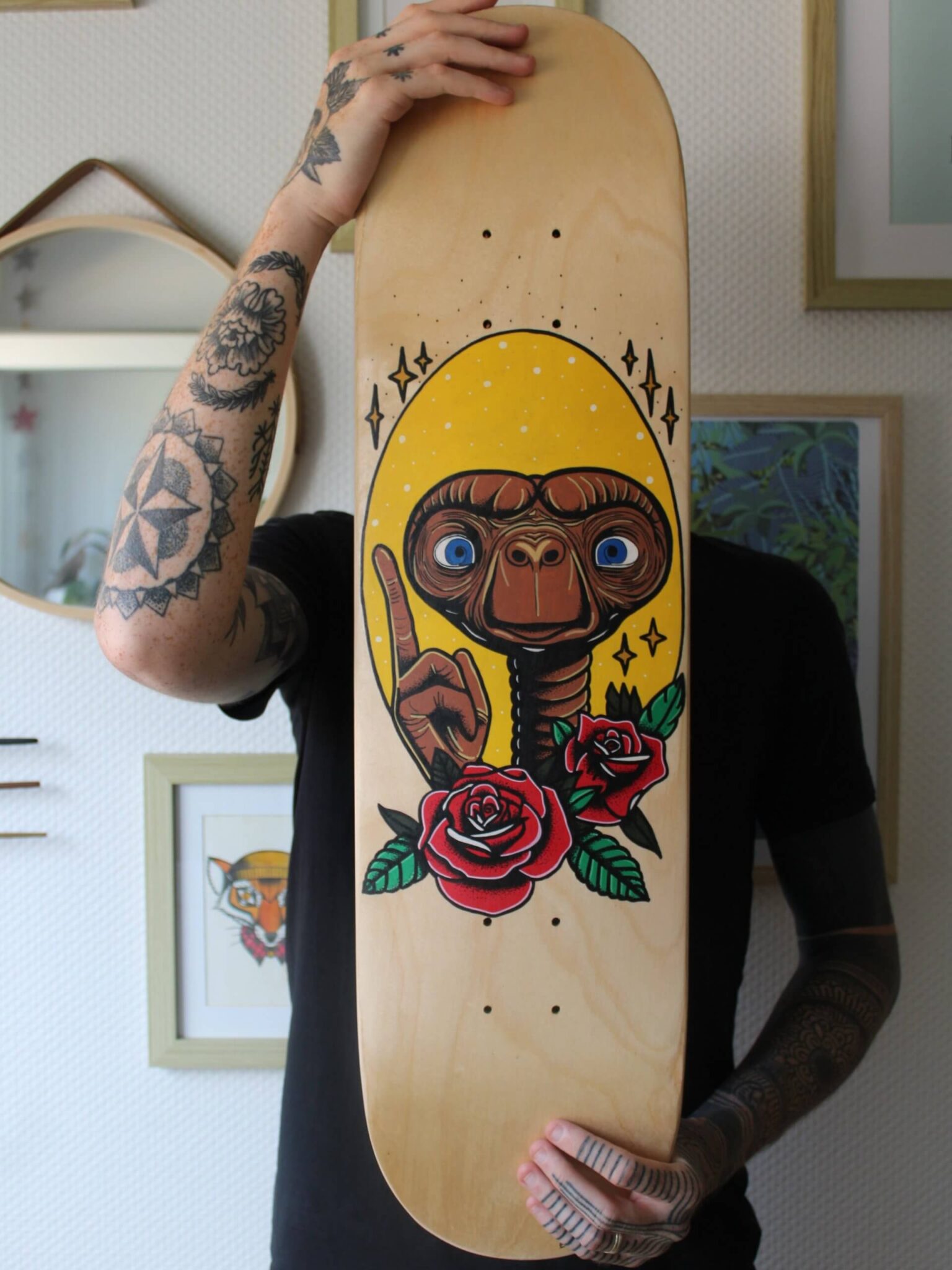 Skateboard E.T. peint à la main
